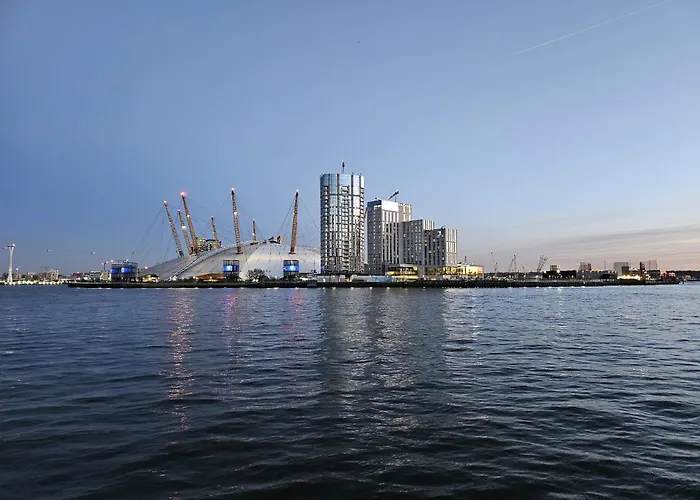 Luxury Apartment In Canary Wharf