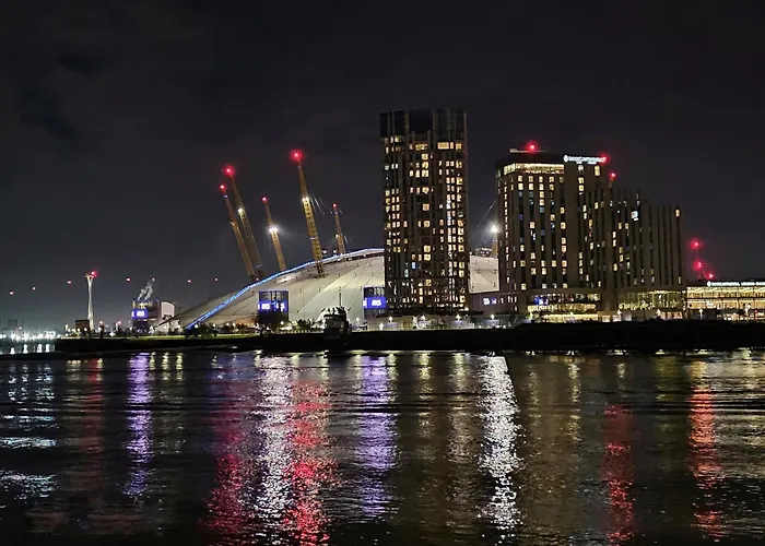 Luxury Apartment In Canary Wharf